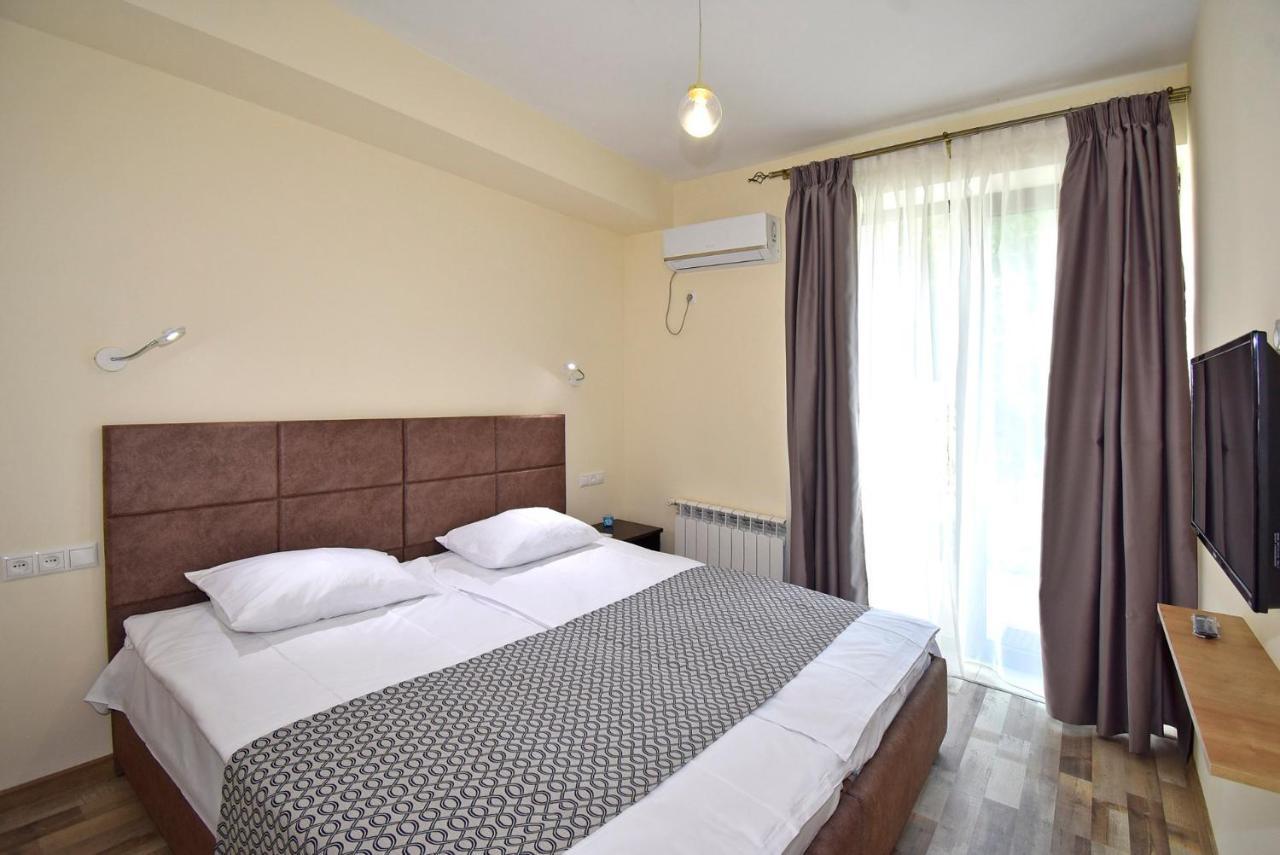 The Nut Guest House เยเรวาน ภายนอก รูปภาพ