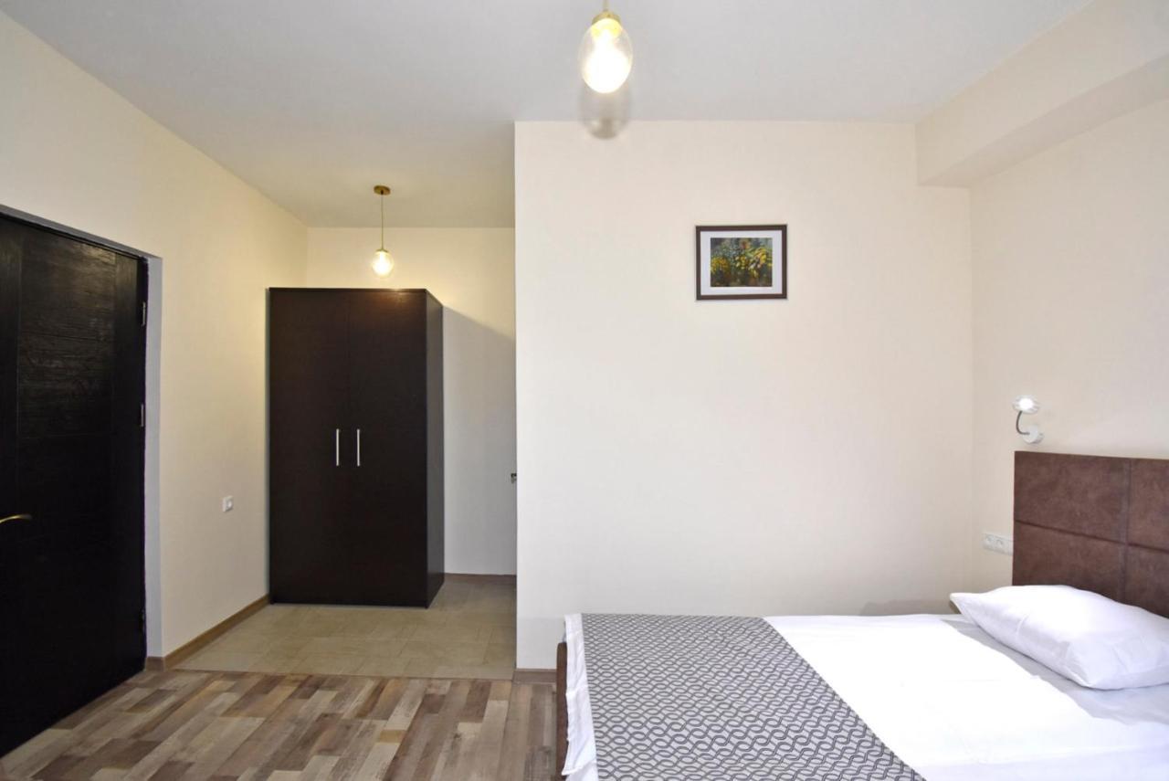 The Nut Guest House เยเรวาน ภายนอก รูปภาพ