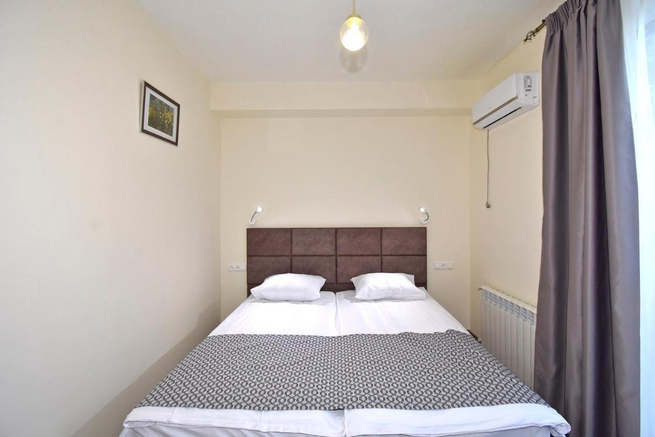 The Nut Guest House เยเรวาน ภายนอก รูปภาพ